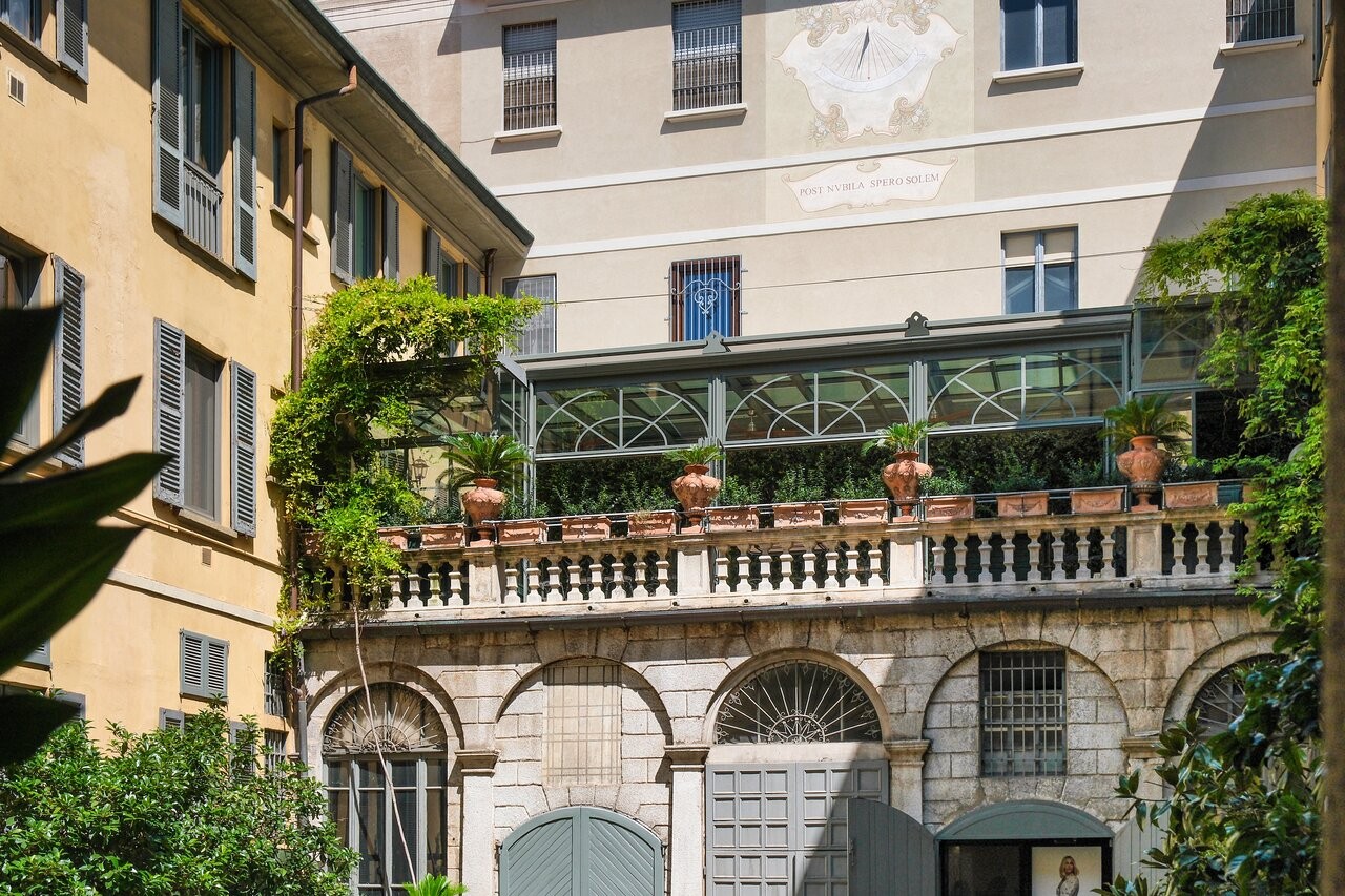 The hidden glass terrace of Cavoli a Merenda in Milan